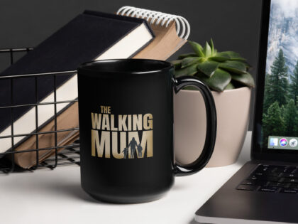 Schwarze glänzende The Walking Mum Tasse – Home & Living – klamottn.de Schwarze glänzende The Walking Mum Tasse – Home & Living – klamottn.de