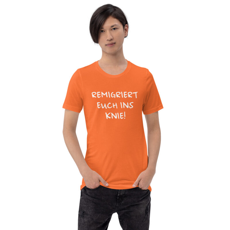 Remigriert euch ins Knie Unisex-T-Shirt – T-Shirts – klamottn.de