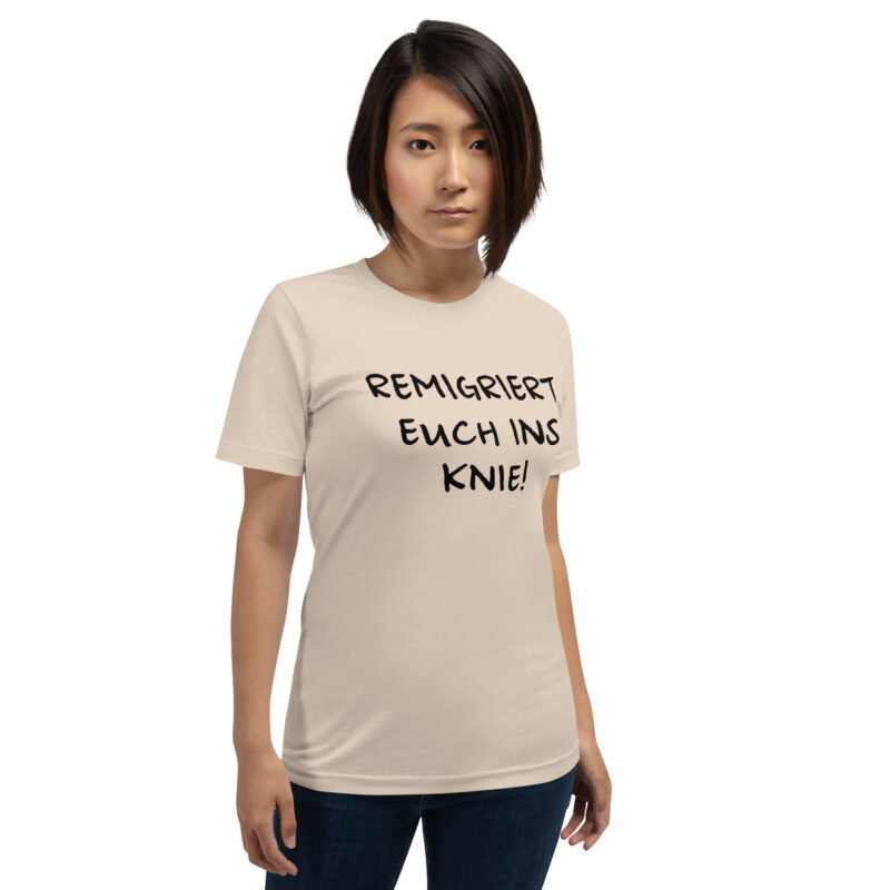 Remigriert euch ins Knie Unisex-T-Shirt – T-Shirts – klamottn.de