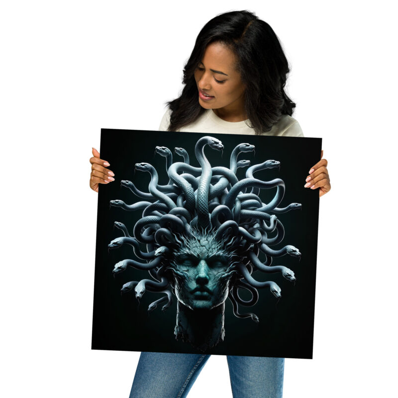 Medusa in Türkis: Mythologie trifft Moderne Poster – Home & Living – klamottn.de