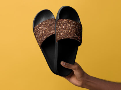 Bronzefarbene Herren-Schlappen – Schuhe – klamottn.de Bronzefarbene Herren-Schlappen – Schuhe – klamottn.de