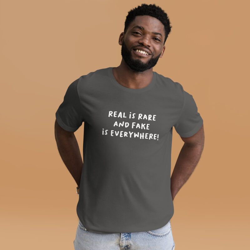 Real is rare and fake is everywhere Unisex-T-Shirt