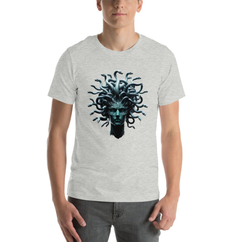 Medusa in Türkis: Mythologie trifft Moderne Unisex-T-Shirt – T-Shirts – klamottn.de
