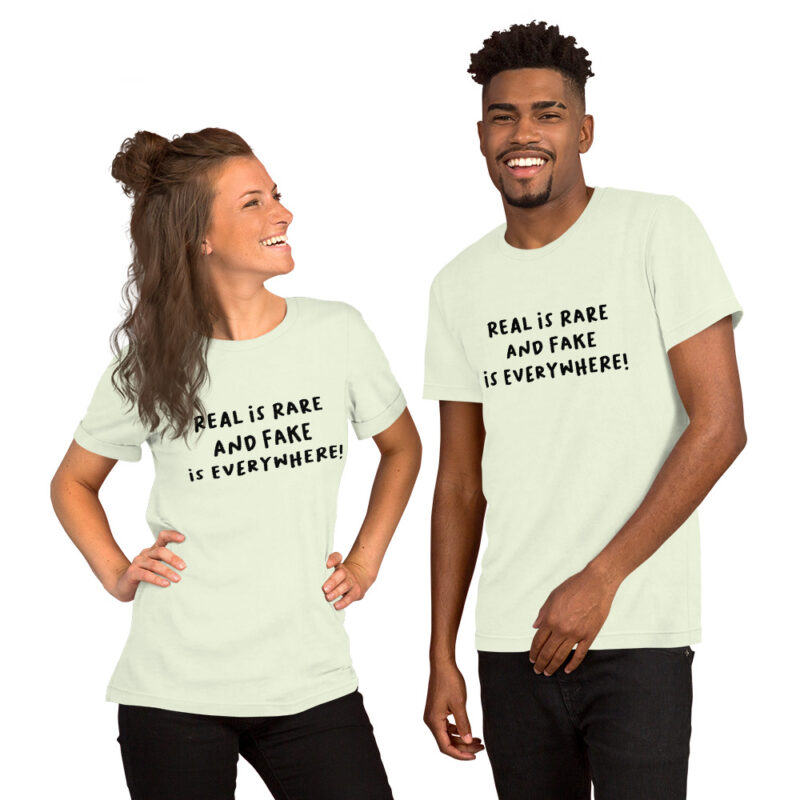 Real is rare and fake is everywhere Unisex-T-Shirt – T-Shirts – klamottn.de