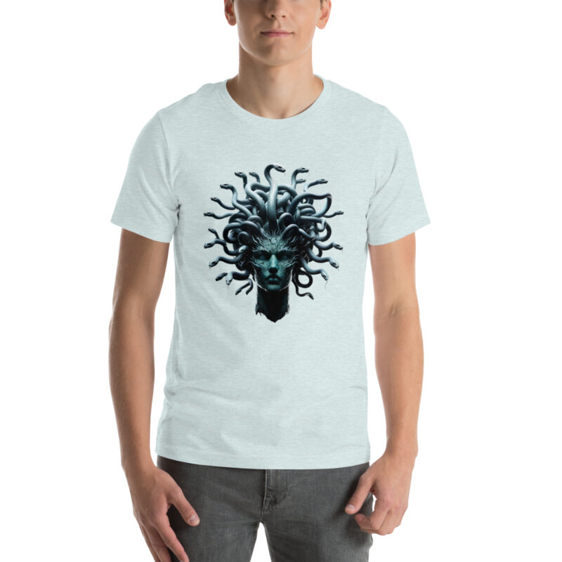 Medusa in Türkis: Mythologie trifft Moderne Unisex-T-Shirt – T-Shirts – klamottn.de