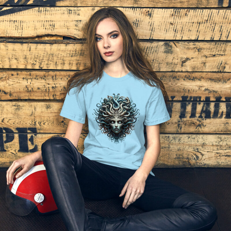 Medusa-Kopf mit lebensechten Schlangen Unisex-T-Shirt