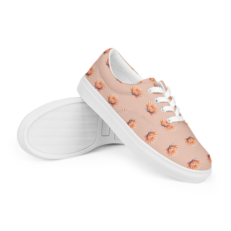 Pixel-Art Blumenillustration in Trendfarbe Orange 2024 Allover-Damen-Canvas-Schuhe