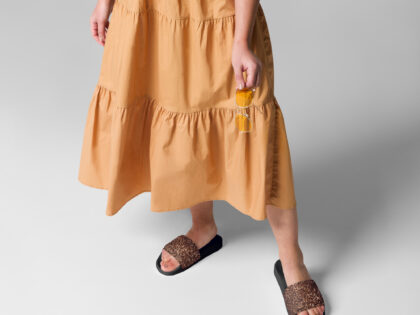 Bronzefarbene Damen-Schlappen – Schuhe – klamottn.de Bronzefarbene Damen-Schlappen – Schuhe – klamottn.de