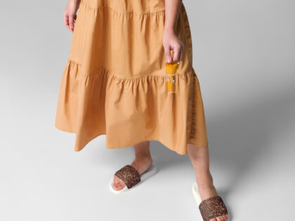 Bronzefarbene Damen-Schlappen – Schuhe – klamottn.de Bronzefarbene Damen-Schlappen – Schuhe – klamottn.de