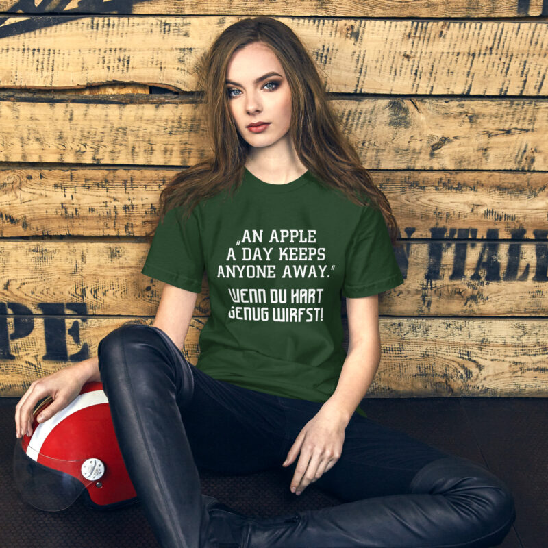 An Apple a Day keeps anyone away Wenn du hart genug wirfst Unisex-T-Shirt – T-Shirts – klamottn.de