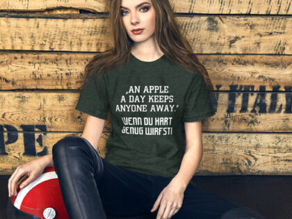 An Apple a Day keeps anyone away Wenn du hart genug wirfst Unisex-T-Shirt – T-Shirts – klamottn.de An Apple a Day keeps anyone away Wenn du hart genug wirfst Unisex-T-Shirt – T-Shirts – klamottn.de