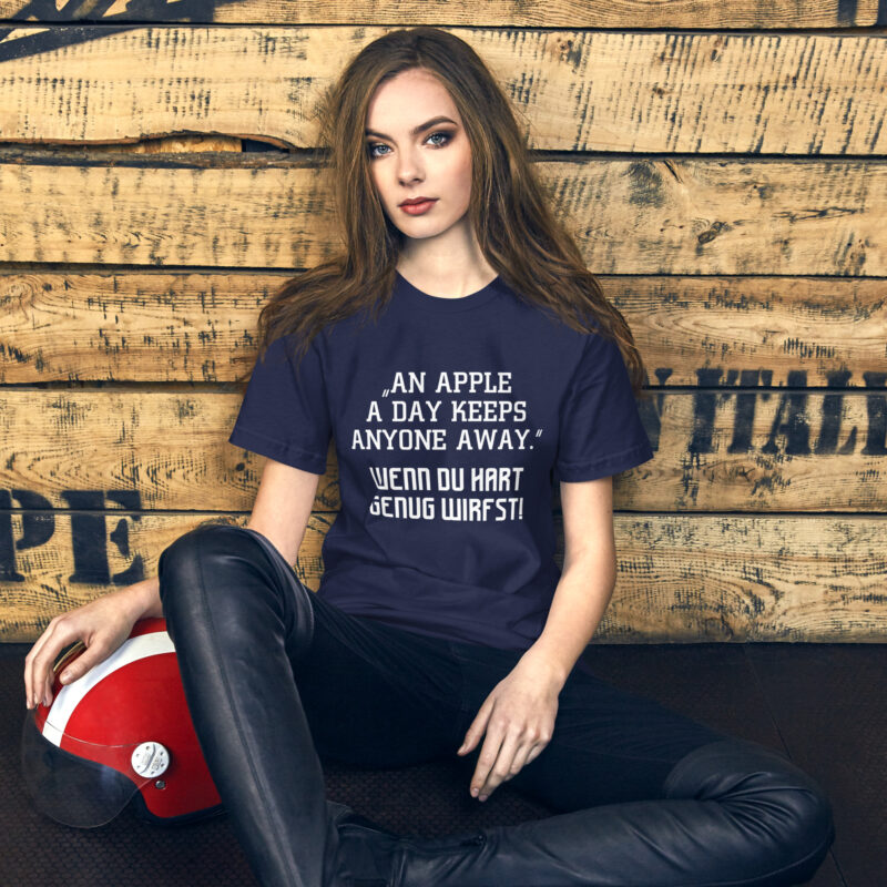 An Apple a Day keeps anyone away Wenn du hart genug wirfst Unisex-T-Shirt – T-Shirts – klamottn.de