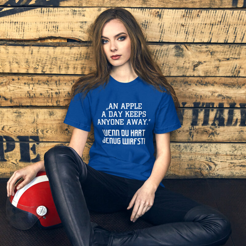 An Apple a Day keeps anyone away Wenn du hart genug wirfst Unisex-T-Shirt – T-Shirts – klamottn.de