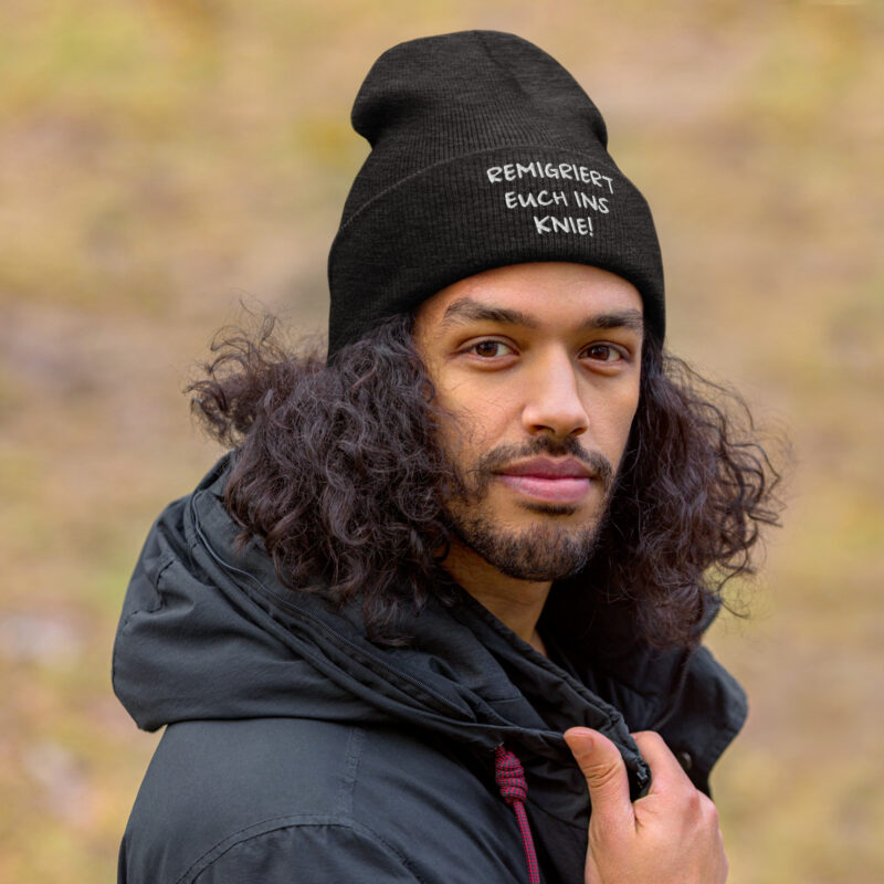 Remigriert euch ins Knie Beanie