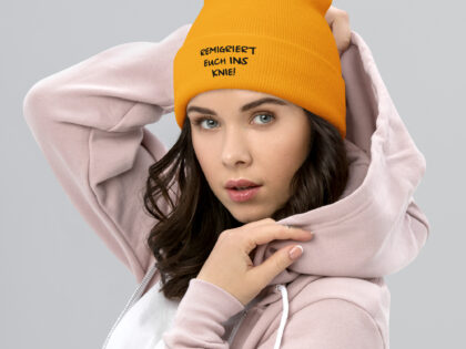 Remigriert euch ins Knie Beanie – Accessoires – klamottn.de Remigriert euch ins Knie Beanie – Accessoires – klamottn.de