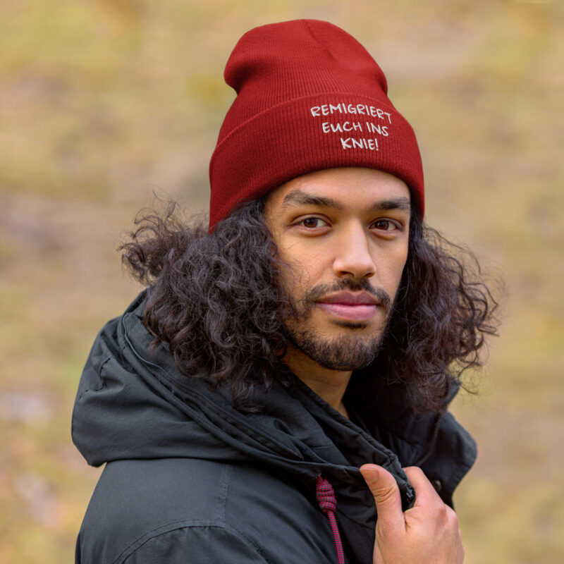 Remigriert euch ins Knie Beanie