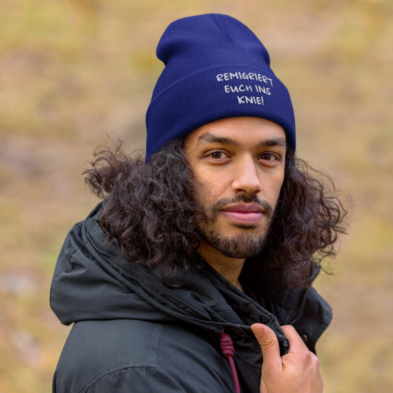 Remigriert euch ins Knie Beanie