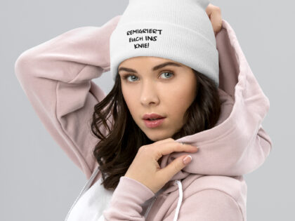 Remigriert euch ins Knie Beanie – Accessoires – klamottn.de Remigriert euch ins Knie Beanie – Accessoires – klamottn.de