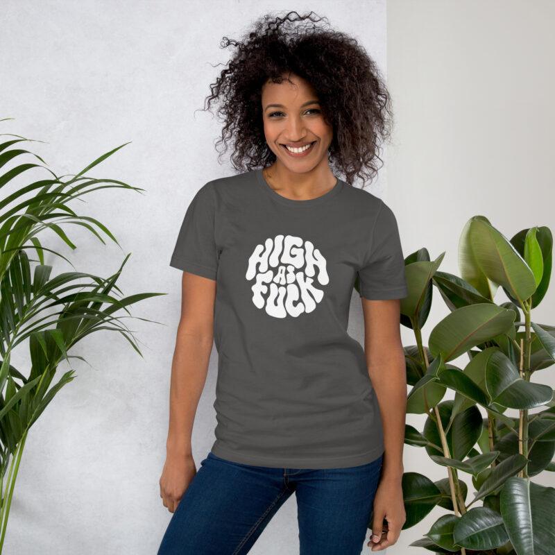 High as Fuck – Trippy Vibes Unisex-T-Shirt – T-Shirts – klamottn.de