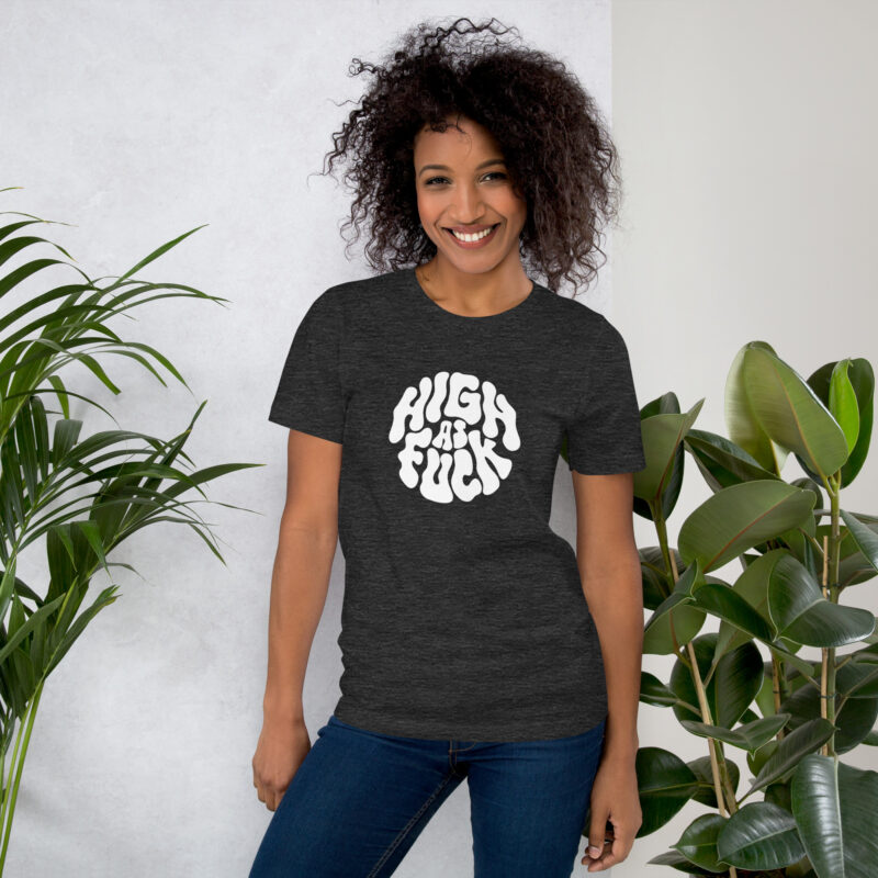 High as Fuck – Trippy Vibes Unisex-T-Shirt – T-Shirts – klamottn.de