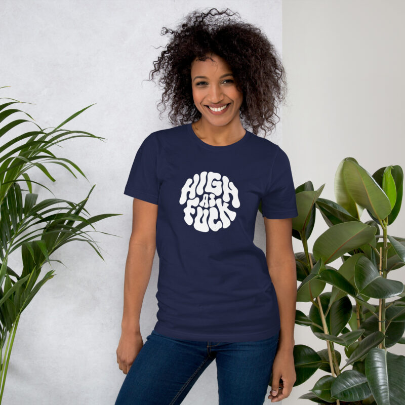 High as Fuck – Trippy Vibes Unisex-T-Shirt – T-Shirts – klamottn.de