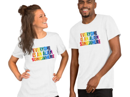 Everyone is an alien somewhere Unisex-T-Shirt – T-Shirts – klamottn.de Everyone is an alien somewhere Unisex-T-Shirt – T-Shirts – klamottn.de