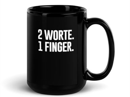 Schwarze glänzende 2 Worte. 1 Finger. Tasse – Home & Living – klamottn.de Schwarze glänzende 2 Worte. 1 Finger. Tasse – Home & Living – klamottn.de