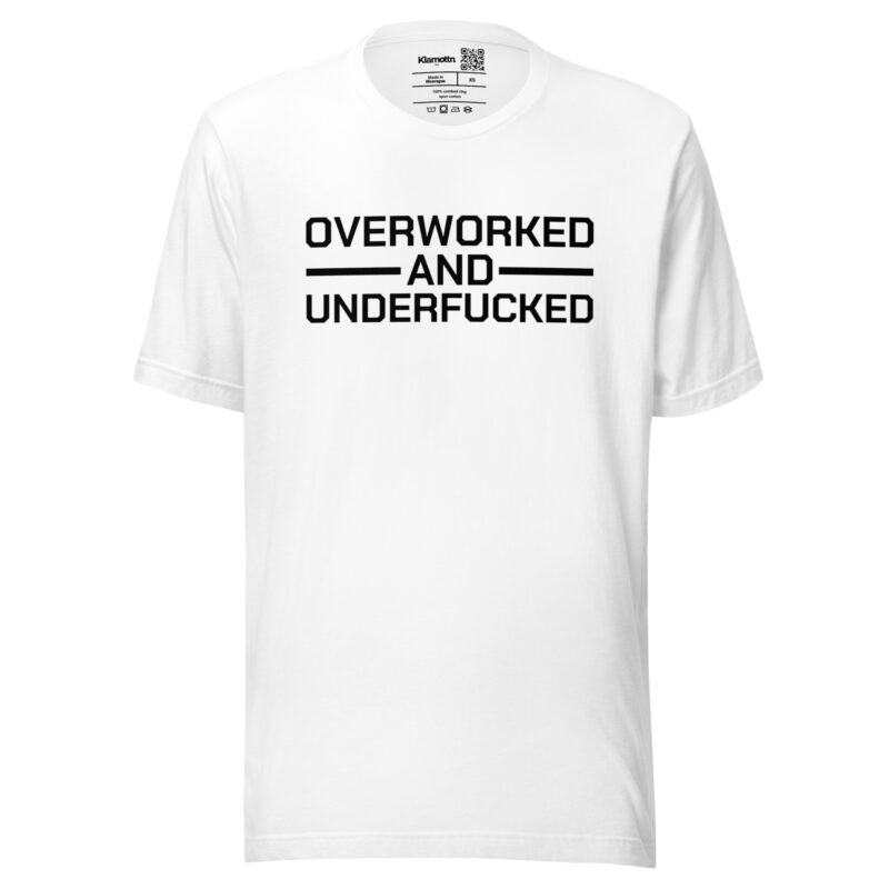 Overworked and Underfucked Unisex-T-Shirt – T-Shirts – klamottn.de