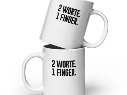 Weiße, glänzende 2 Worte. 1 Finger. Tasse – Home & Living – klamottn.de Weiße, glänzende 2 Worte. 1 Finger. Tasse – Home & Living – klamottn.de
