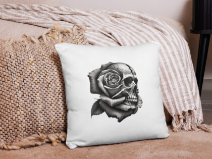 Monochromer Schädel mit Rose Basic-Kissen – Home & Living – klamottn.de Monochromer Schädel mit Rose Basic-Kissen – Home & Living – klamottn.de