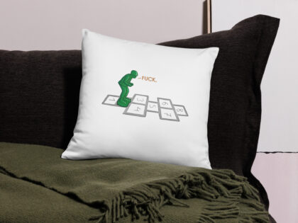 Soldat im Hüpfspiel Basic-Kissen – Home & Living – klamottn.de Soldat im Hüpfspiel Basic-Kissen – Home & Living – klamottn.de