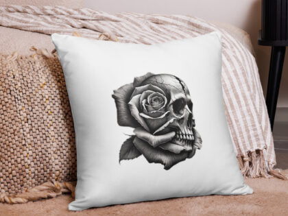 Monochromer Schädel mit Rose Basic-Kissen – Home & Living – klamottn.de Monochromer Schädel mit Rose Basic-Kissen – Home & Living – klamottn.de
