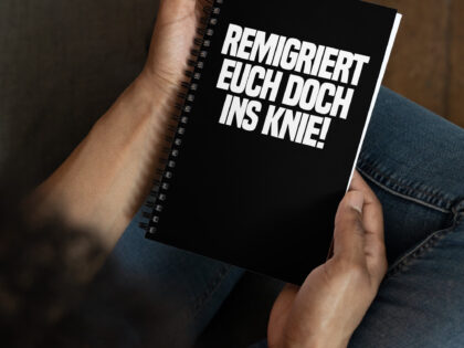 Remigriert euch doch ins Knie Spiral-Notizblock – Accessoires – klamottn.de Remigriert euch doch ins Knie Spiral-Notizblock – Accessoires – klamottn.de