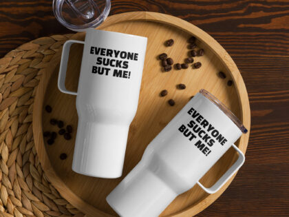 Everyone sucks but me Reisebecher mit Griff – Accessoires – klamottn.de Everyone sucks but me Reisebecher mit Griff – Accessoires – klamottn.de