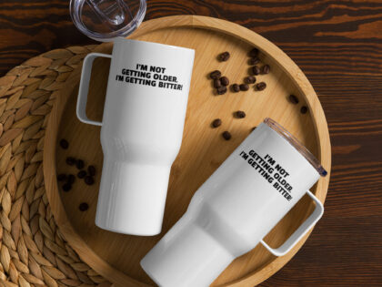 I'm Not Getting Older. I'm Getting Bitter! Reisebecher mit Griff – Accessoires – klamottn.de I'm Not Getting Older. I'm Getting Bitter! Reisebecher mit Griff – Accessoires – klamottn.de