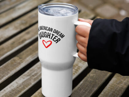 The American Dream Daughter Reisebecher mit Griff – Accessoires – klamottn.de The American Dream Daughter Reisebecher mit Griff – Accessoires – klamottn.de
