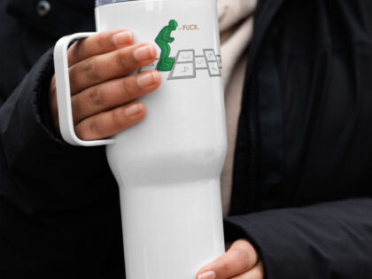 Soldat im Hüpfspiel Reisebecher mit Griff – Accessoires – klamottn.de Soldat im Hüpfspiel Reisebecher mit Griff – Accessoires – klamottn.de
