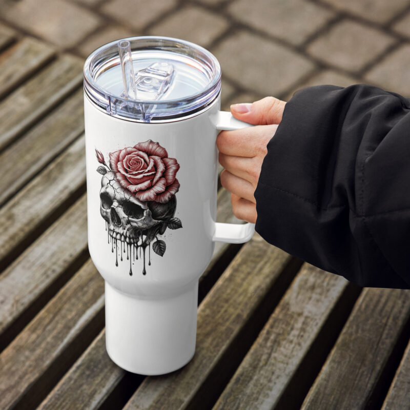 Schädel mit blutroter Rose Reisebecher mit Griff – Accessoires – klamottn.de