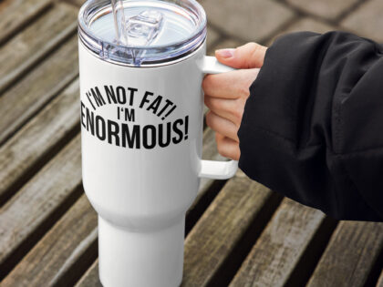I'm Not Fat! I'm Enormous! Reisebecher mit Griff – Accessoires – klamottn.de I'm Not Fat! I'm Enormous! Reisebecher mit Griff – Accessoires – klamottn.de