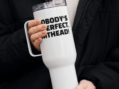 Pobody’s Sherfect, Nithead! Reisebecher mit Griff – Accessoires – klamottn.de Pobody’s Sherfect, Nithead! Reisebecher mit Griff – Accessoires – klamottn.de