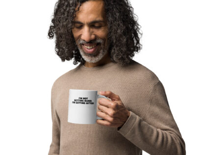 I'm Not Getting Older. I'm Getting Bitter! Tasse – Home & Living – klamottn.de I'm Not Getting Older. I'm Getting Bitter! Tasse – Home & Living – klamottn.de