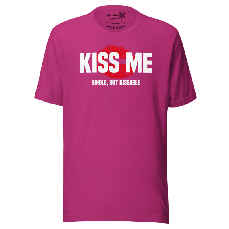 Kiss Me – Single, but Kissable Unisex-T-Shirt