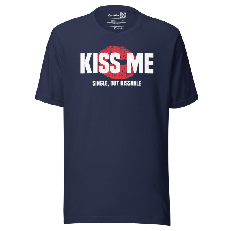 Kiss Me – Single, but Kissable Unisex-T-Shirt