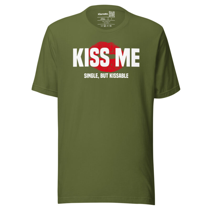 Kiss Me – Single, but Kissable Unisex-T-Shirt