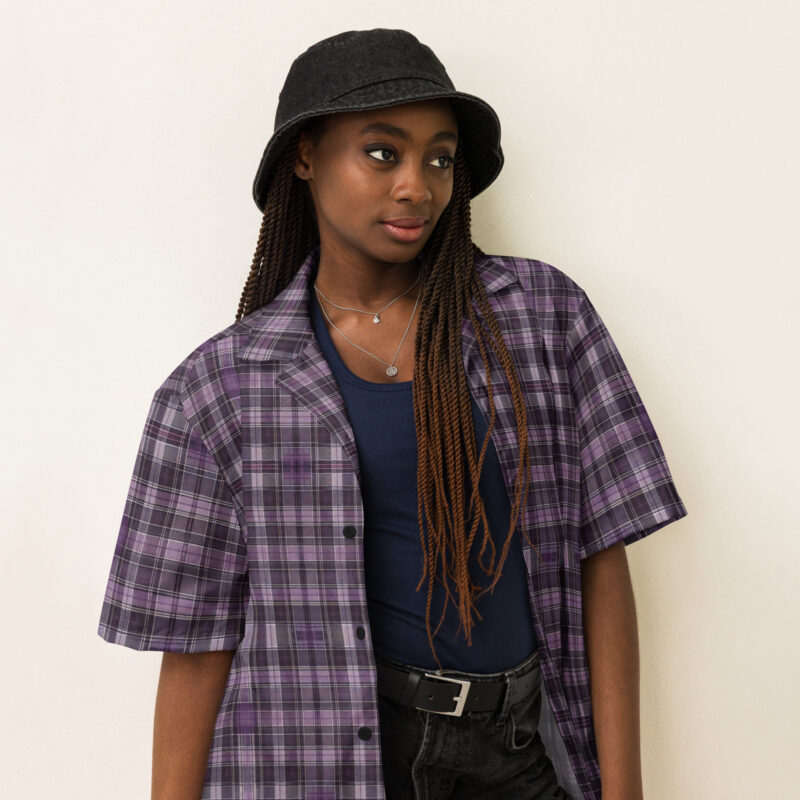 Klassisches Schottenkaro in Lila und Weiß Allover-Unisex-Hemd – Hemden – klamottn.de