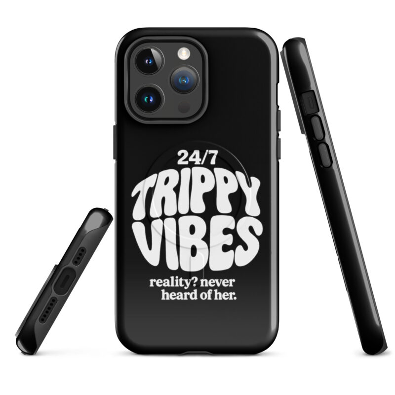 Trippy Vibes – Reality? Never heard of her Hardcase iPhone®-Hülle mit MagSafe® – Accessoires – klamottn.de
