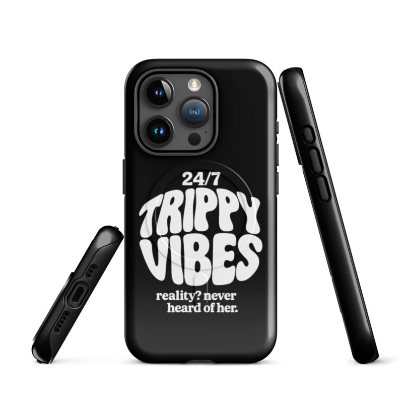 Trippy Vibes – Reality? Never heard of her Hardcase iPhone®-Hülle mit MagSafe® – Accessoires – klamottn.de