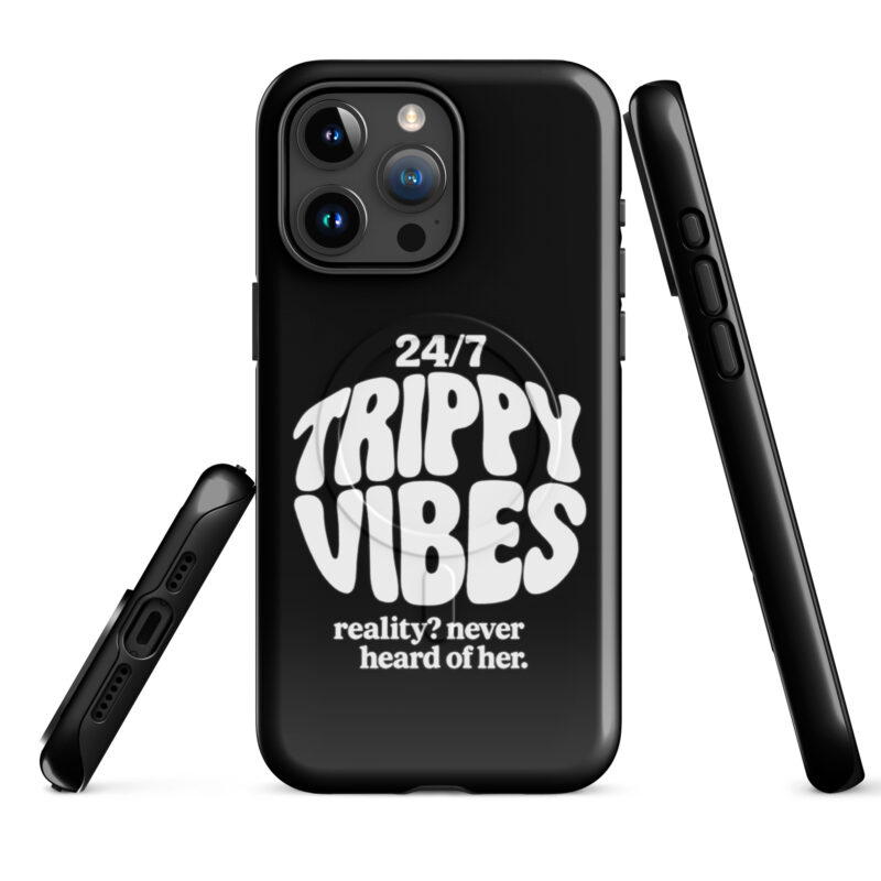 Trippy Vibes – Reality? Never heard of her Hardcase iPhone®-Hülle mit MagSafe® – Accessoires – klamottn.de