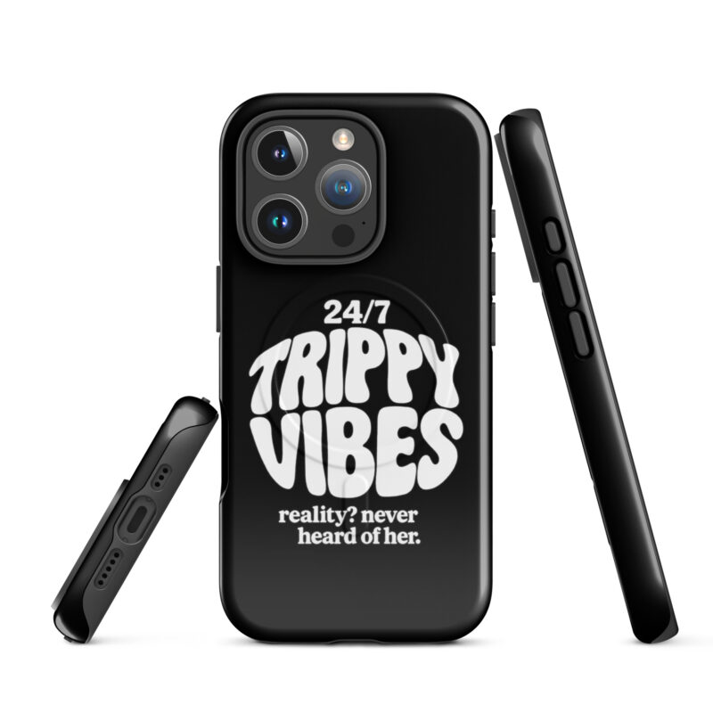 Trippy Vibes – Reality? Never heard of her Hardcase iPhone®-Hülle mit MagSafe® – Accessoires – klamottn.de