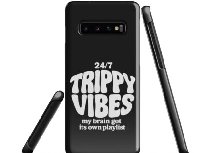 Trippy Vibes – My Brain Got Its Own Playlist Snapcase Samsung®-Hülle – Accessoires – klamottn.de Trippy Vibes – My Brain Got Its Own Playlist Snapcase Samsung®-Hülle – Accessoires – klamottn.de